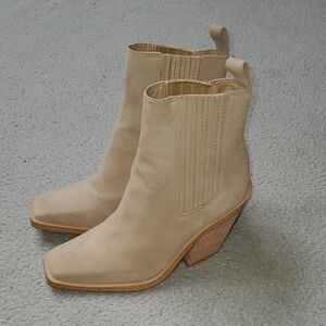 Vince Camuto Womens 5.5 Elegant Beige Heeled Boots